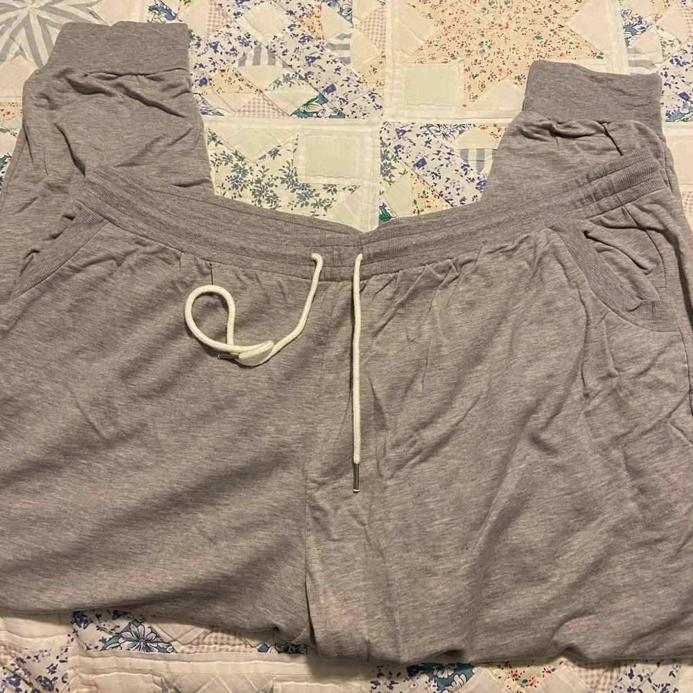 Gray sweatpants aren’t just for the fellas, ladies!